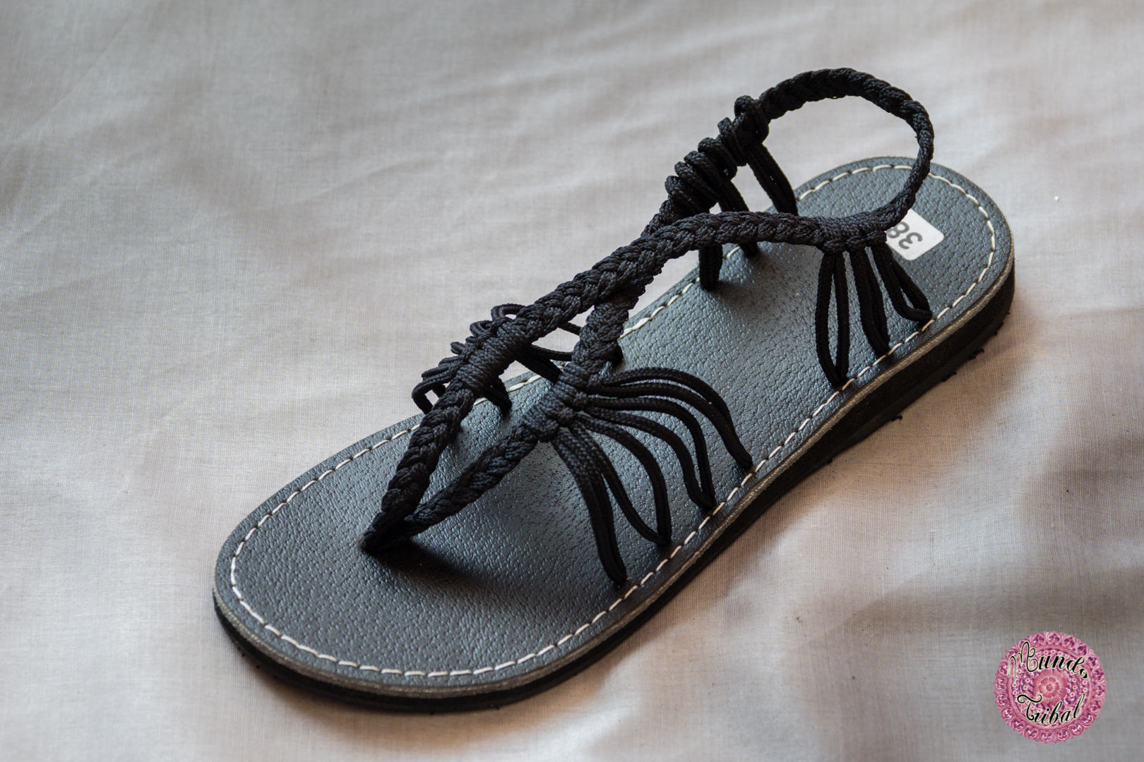 SANDALIAS DE CORDONES NEGRAS