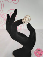 Cargar imagen en el visor de la galería, anillo flor de la vida plata