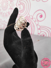Cargar imagen en el visor de la galería, anillo flor de la vida plata