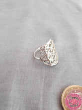 Cargar imagen en el visor de la galería, anillo flor de la vida plata