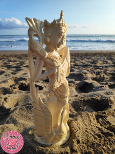 figura escultura artesanía madera bali saraswati sarasvati