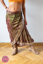Cargar imagen en el visor de la galería, falda elegante seda sari cruzada